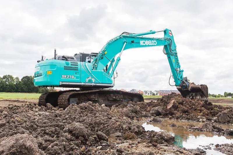 Гусеничный экскаватор Kobelco SK210LC-8