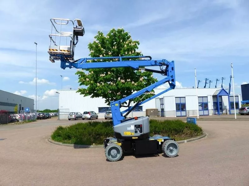 Коленчатый подъёмник Genie Z-33/18