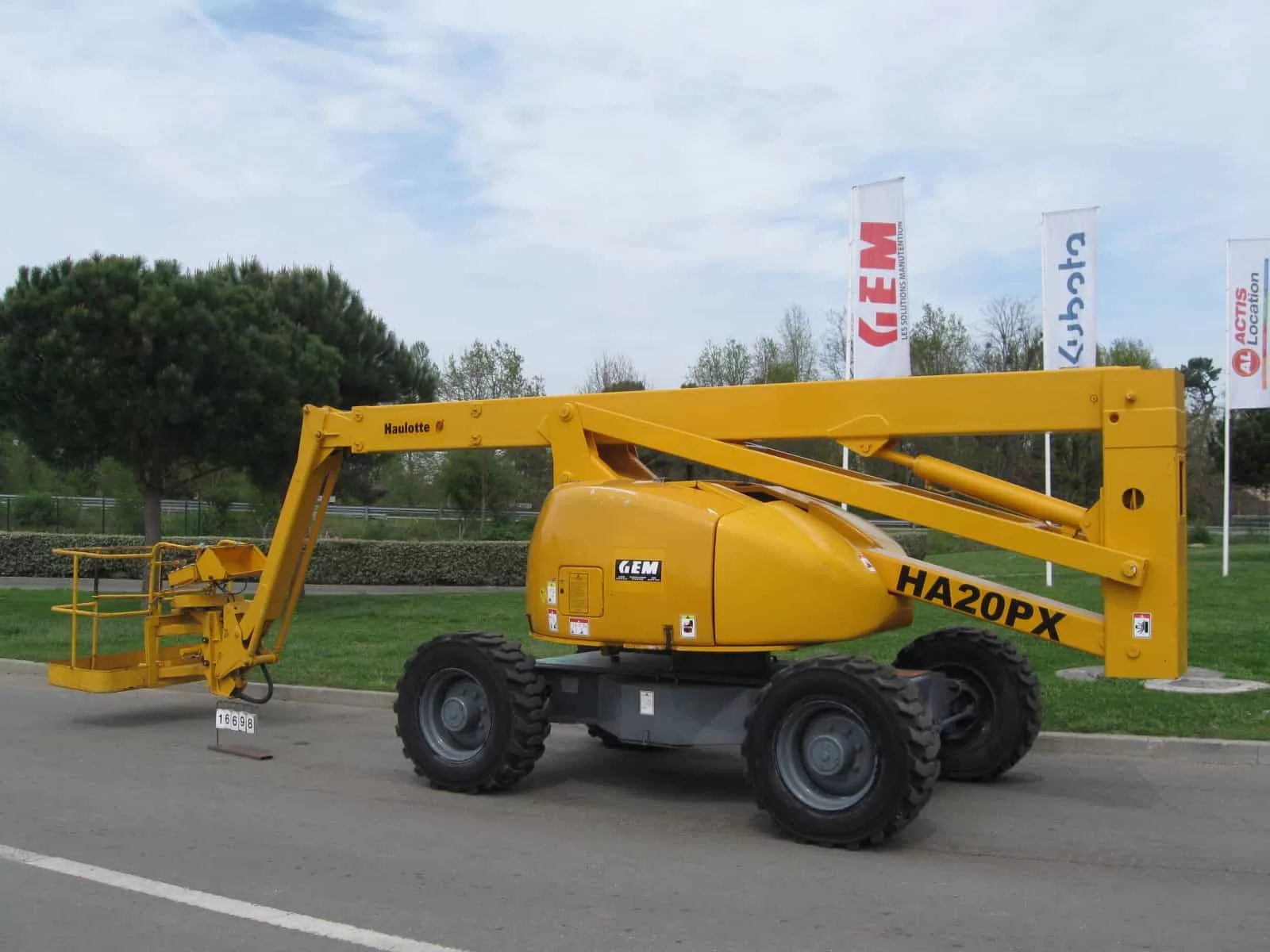 Коленчатый подъёмник Haulotte HA 20 PX