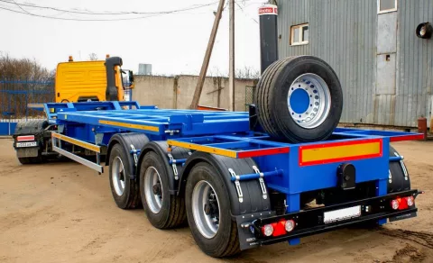 Низкорамный трал Севзапспецмаш 931913 на тягаче Scania
