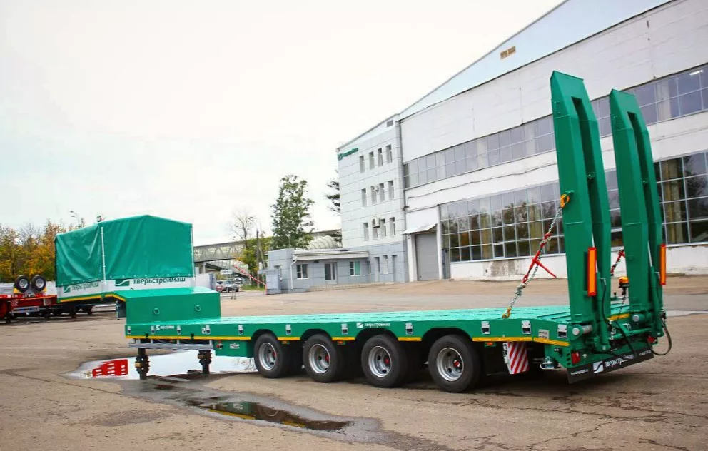 Низкорамный трал Тверьстроймаш 9939ВК на тягаче Scania