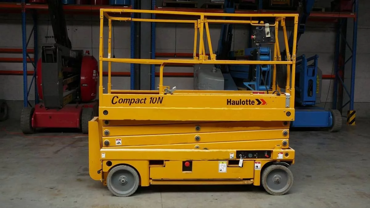 Ножничный подъёмник Haulotte Compact 10 N