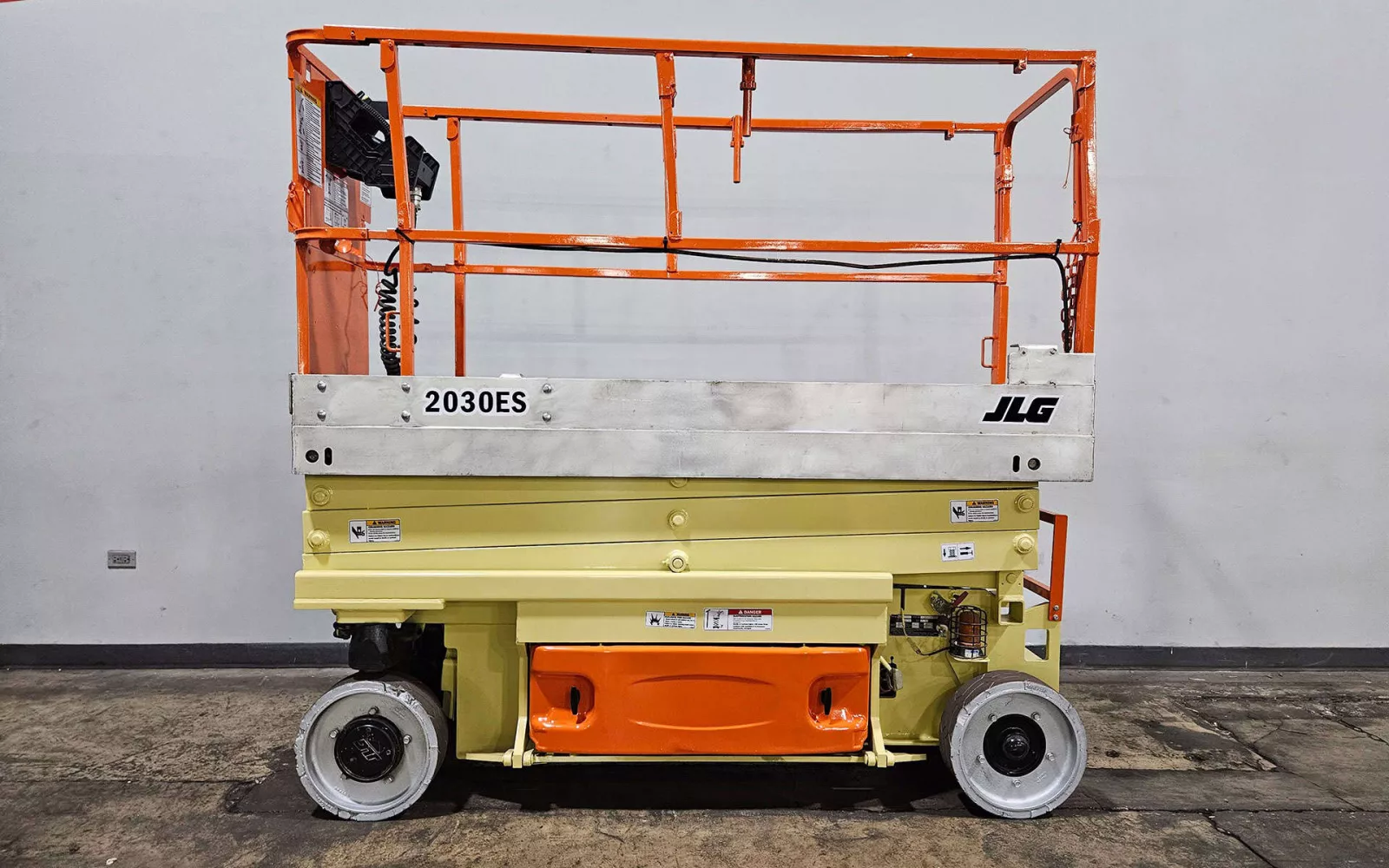 Ножничный подъёмник JLG 2030ES
