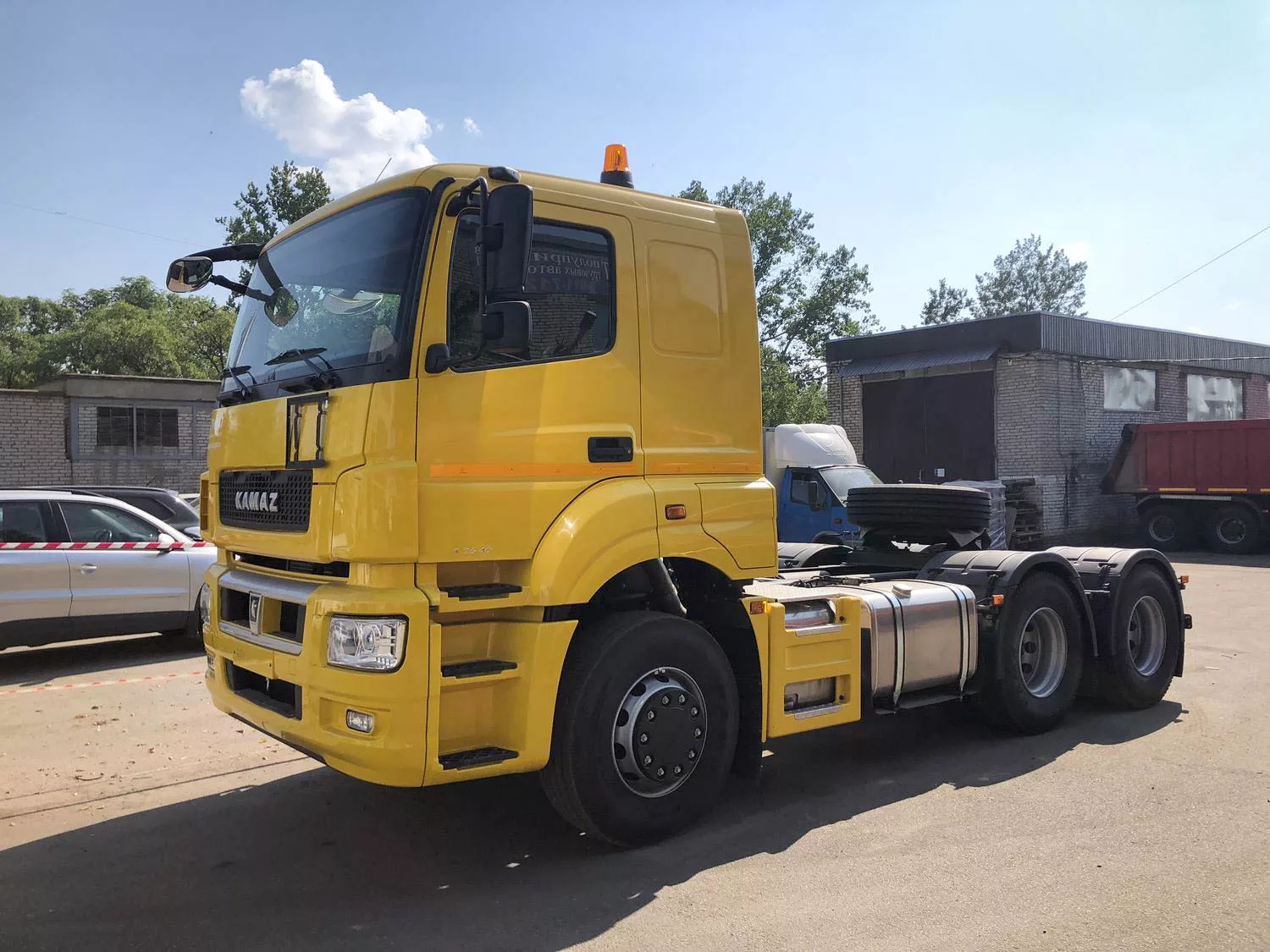 Трал Тверьстроймаш 99393F на тягаче КАМАЗ 65206